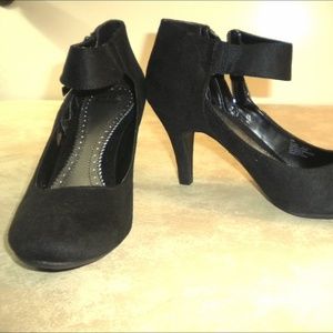 Hot Kiss Ellsie Black w/ ankle hold